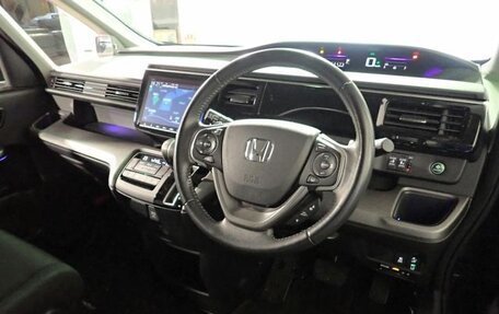 Honda Stepwgn IV, 2021 год, 1 700 000 рублей, 3 фотография