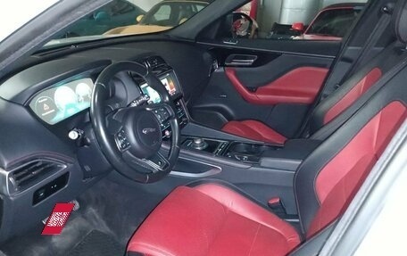 Jaguar F-Pace, 2016 год, 2 850 000 рублей, 13 фотография