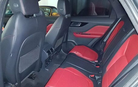 Jaguar F-Pace, 2016 год, 2 850 000 рублей, 23 фотография