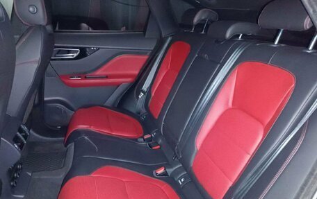 Jaguar F-Pace, 2016 год, 2 850 000 рублей, 24 фотография