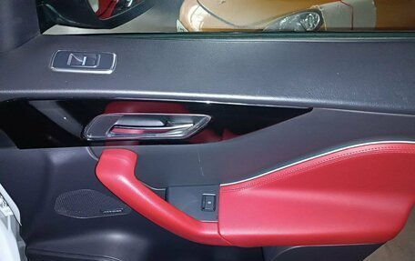 Jaguar F-Pace, 2016 год, 2 850 000 рублей, 26 фотография