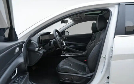 Hyundai Elantra, 2022 год, 1 190 000 рублей, 9 фотография