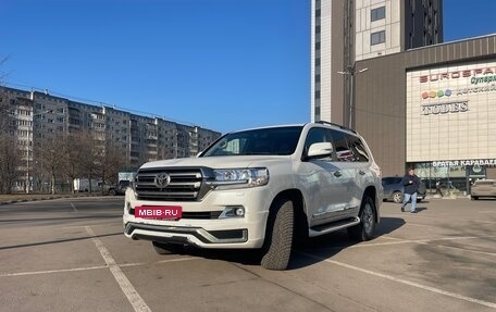 Toyota Land Cruiser 200, 2018 год, 5 650 000 рублей, 2 фотография