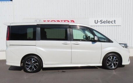 Honda Stepwgn IV, 2021 год, 1 950 000 рублей, 4 фотография