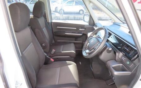 Honda Stepwgn IV, 2021 год, 1 950 000 рублей, 6 фотография