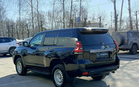 Toyota Land Cruiser Prado 150 рестайлинг 2, 2018 год, 5 050 000 рублей, 8 фотография