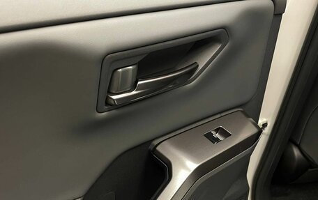 Toyota RAV4, 2025 год, 4 640 000 рублей, 21 фотография