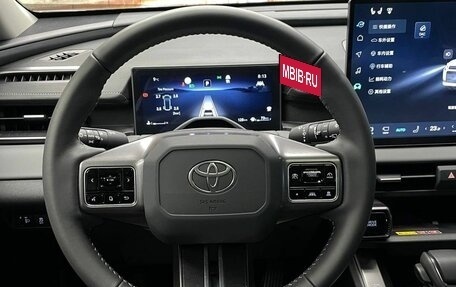 Toyota RAV4, 2025 год, 4 640 000 рублей, 15 фотография