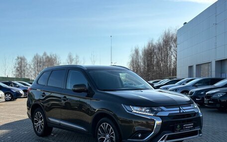 Mitsubishi Outlander III рестайлинг 3, 2018 год, 2 380 000 рублей, 2 фотография