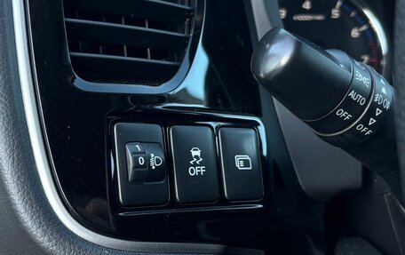 Mitsubishi Outlander III рестайлинг 3, 2018 год, 2 380 000 рублей, 18 фотография