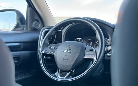 Mitsubishi Outlander III рестайлинг 3, 2018 год, 2 380 000 рублей, 29 фотография