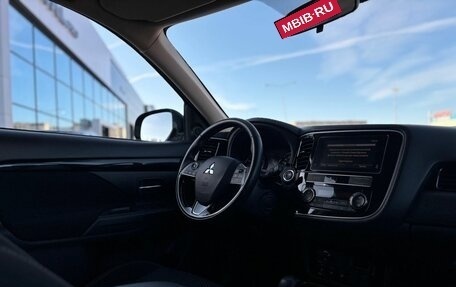 Mitsubishi Outlander III рестайлинг 3, 2018 год, 2 380 000 рублей, 30 фотография