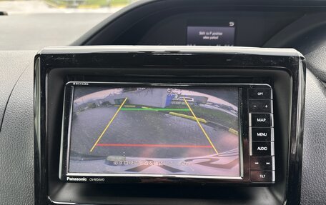 Toyota Voxy III, 2014 год, 1 680 000 рублей, 13 фотография