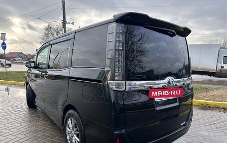 Toyota Voxy III, 2014 год, 1 680 000 рублей, 6 фотография