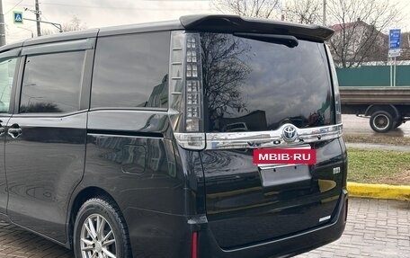 Toyota Voxy III, 2014 год, 1 680 000 рублей, 5 фотография