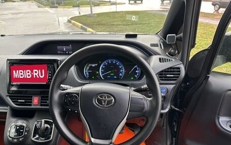 Toyota Voxy III, 2014 год, 1 680 000 рублей, 12 фотография