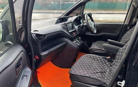 Toyota Voxy III, 2014 год, 1 680 000 рублей, 25 фотография