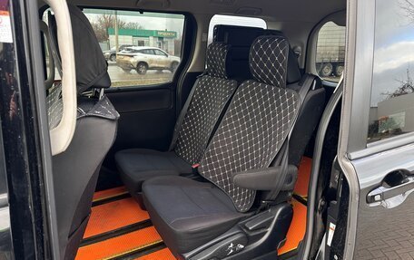 Toyota Voxy III, 2014 год, 1 680 000 рублей, 24 фотография