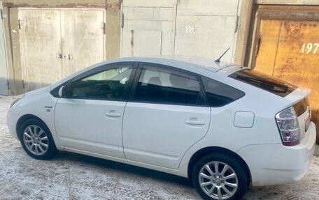 Toyota Prius, 2010 год, 1 050 000 рублей, 3 фотография