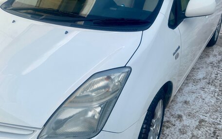 Toyota Prius, 2010 год, 1 050 000 рублей, 5 фотография