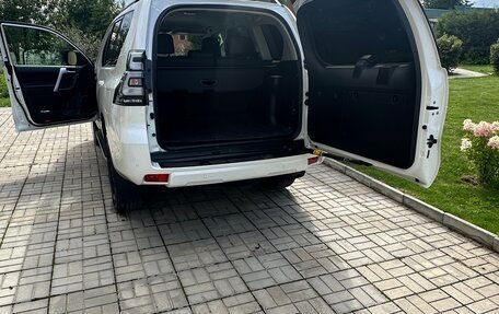 Toyota Land Cruiser Prado 150 рестайлинг 2, 2021 год, 6 750 000 рублей, 10 фотография