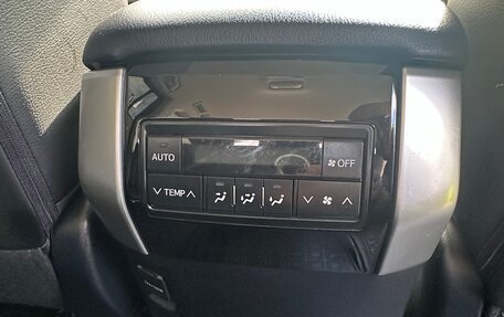 Toyota Land Cruiser Prado 150 рестайлинг 2, 2021 год, 6 750 000 рублей, 13 фотография