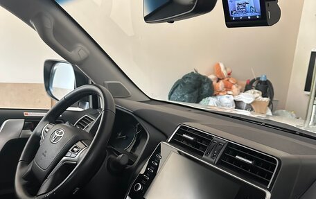 Toyota Land Cruiser Prado 150 рестайлинг 2, 2021 год, 6 750 000 рублей, 16 фотография