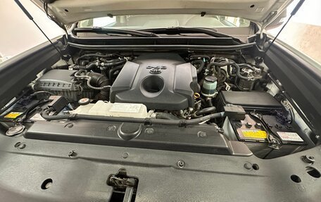 Toyota Land Cruiser Prado 150 рестайлинг 2, 2021 год, 6 750 000 рублей, 17 фотография