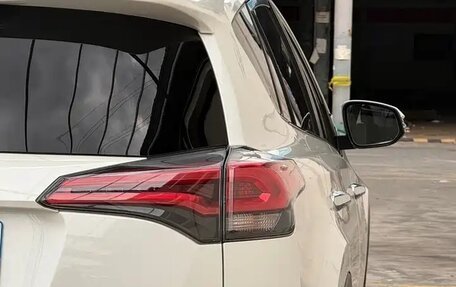 Toyota RAV4, 2019 год, 2 490 000 рублей, 7 фотография