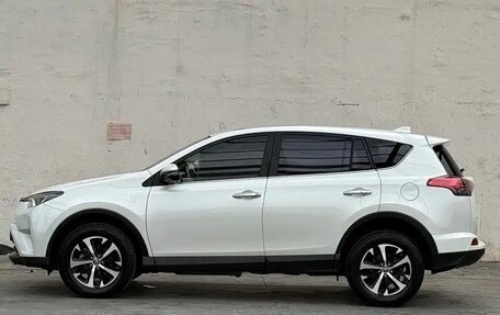 Toyota RAV4, 2019 год, 2 490 000 рублей, 3 фотография