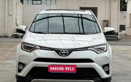 Toyota RAV4, 2019 год, 2 490 000 рублей, 8 фотография