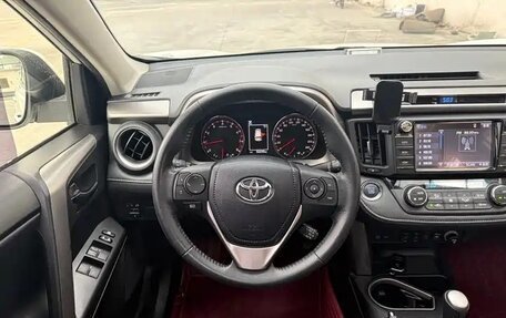 Toyota RAV4, 2019 год, 2 490 000 рублей, 15 фотография