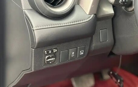 Toyota RAV4, 2019 год, 2 490 000 рублей, 18 фотография