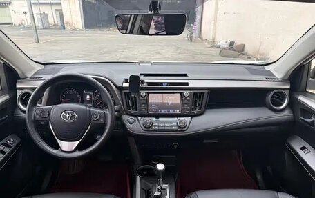 Toyota RAV4, 2019 год, 2 490 000 рублей, 14 фотография