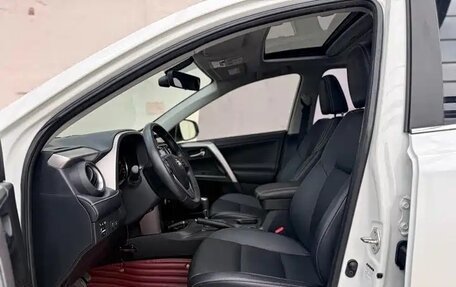 Toyota RAV4, 2019 год, 2 490 000 рублей, 10 фотография