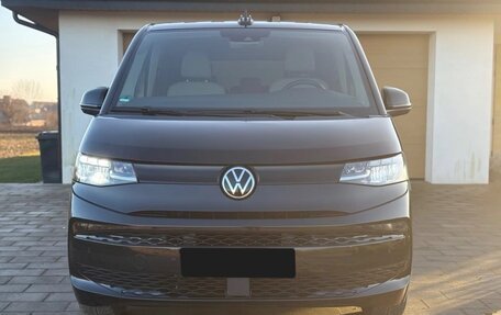 Volkswagen Multivan, 2023 год, 5 000 000 рублей, 1 фотография