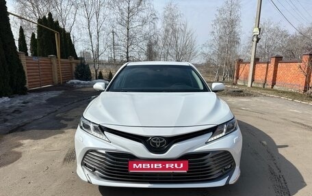 Toyota Camry, 2018 год, 2 465 000 рублей, 1 фотография