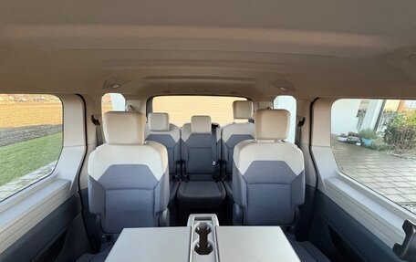 Volkswagen Multivan, 2023 год, 5 000 000 рублей, 17 фотография