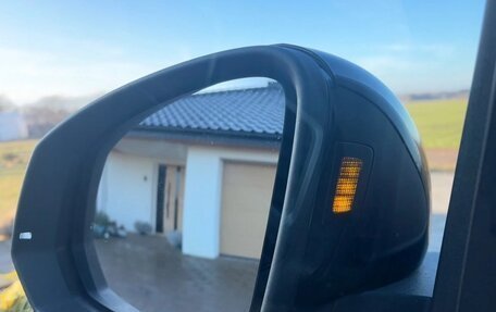 Volkswagen Multivan, 2023 год, 5 000 000 рублей, 15 фотография