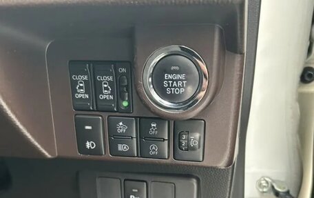 Toyota Roomy I, 2018 год, 750 000 рублей, 12 фотография