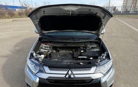 Mitsubishi Outlander III рестайлинг 3, 2021 год, 2 650 000 рублей, 11 фотография