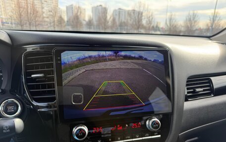 Mitsubishi Outlander III рестайлинг 3, 2021 год, 2 650 000 рублей, 20 фотография