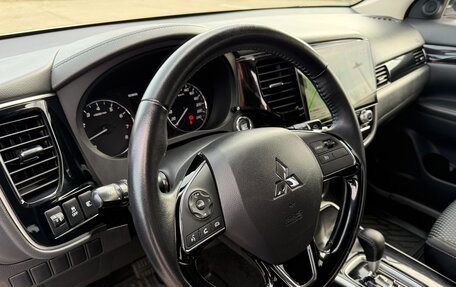 Mitsubishi Outlander III рестайлинг 3, 2021 год, 2 650 000 рублей, 16 фотография