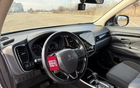 Mitsubishi Outlander III рестайлинг 3, 2021 год, 2 650 000 рублей, 15 фотография