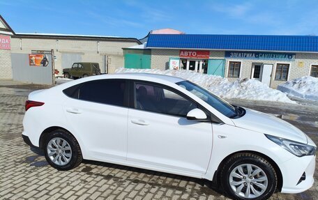 Hyundai Solaris II рестайлинг, 2022 год, 1 800 000 рублей, 2 фотография