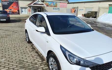 Hyundai Solaris II рестайлинг, 2022 год, 1 800 000 рублей, 3 фотография