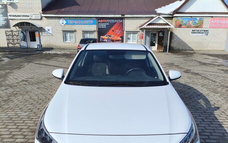 Hyundai Solaris II рестайлинг, 2022 год, 1 800 000 рублей, 4 фотография