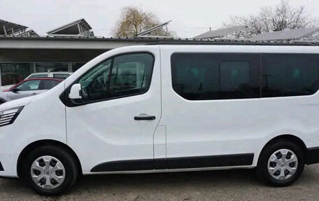 Renault Trafic, 2021 год, 2 300 000 рублей, 4 фотография