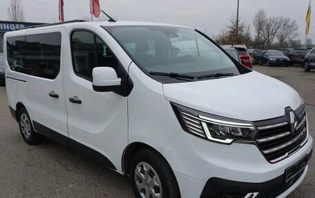 Renault Trafic, 2021 год, 2 300 000 рублей, 7 фотография