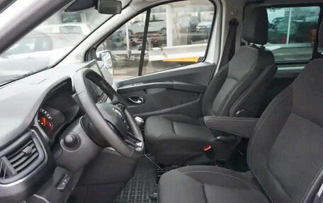 Renault Trafic, 2021 год, 2 300 000 рублей, 9 фотография